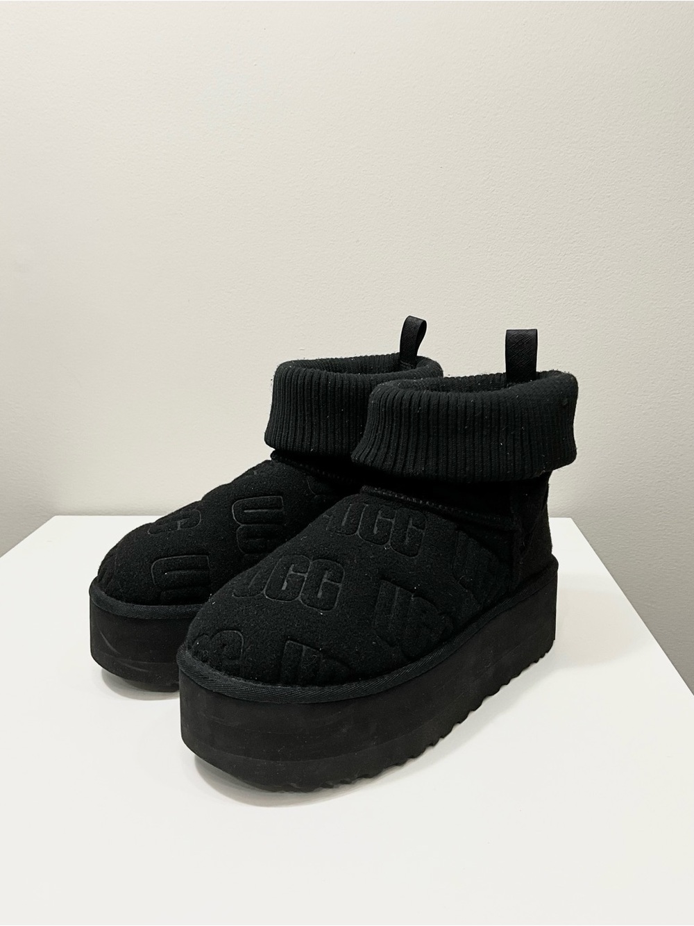 UGG Classic Mini Platform Logo Boot Black Fold Over Cuff Women’s 8